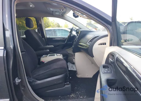 2011 Chrysler Town & Country Touring z USA, uszkodzony, nr VIN 2A4RR5DGXBR734777